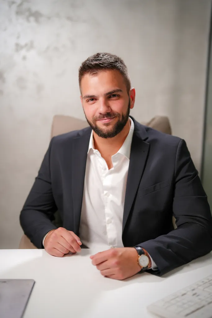 Nikola Sretenović — advokatski pripravnik u Pančevu